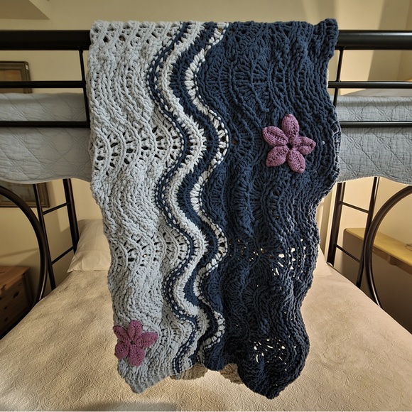 Beach themed blanket with 3d stitched starfish and turtles! So soft - Picture 5 of 15